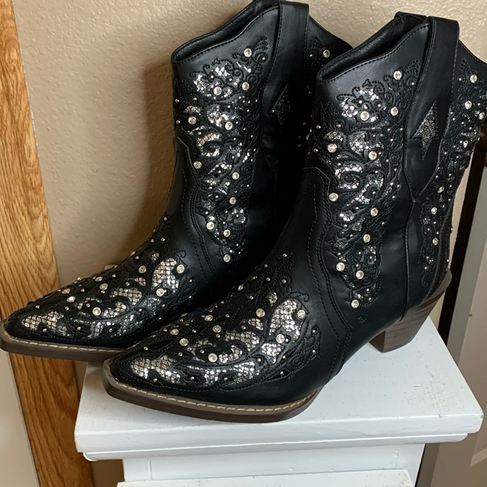 Western black laser cut silver glittery short boots NEW in box